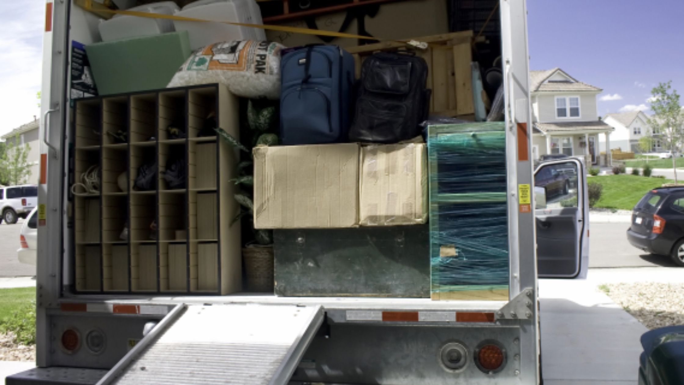 How to Safely Move Fragile and Valuable Items with a Moving Company in Connecticut