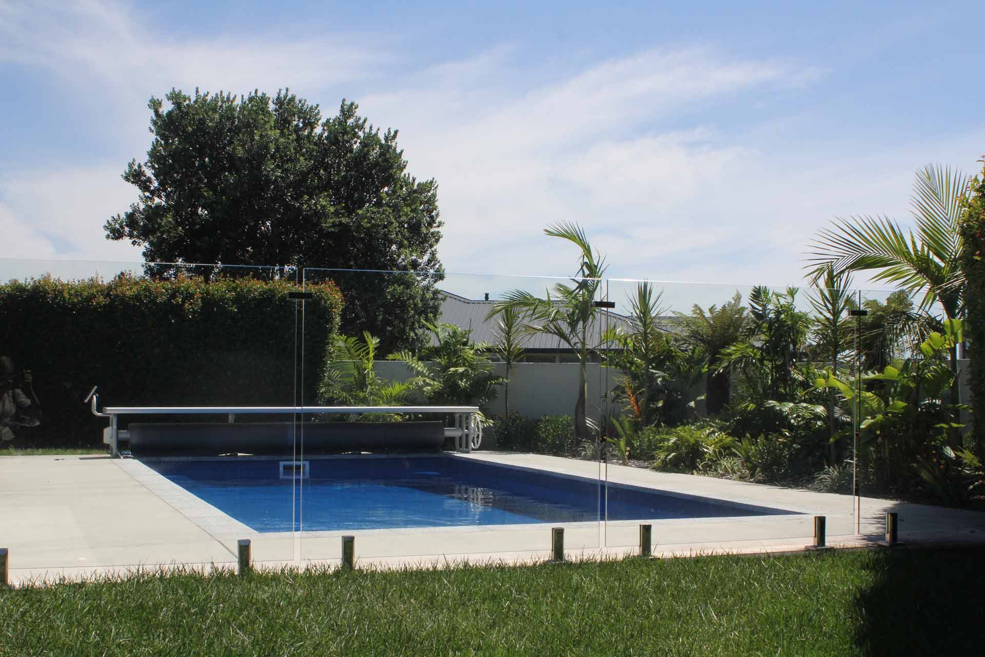Transform Your Backyard: Should You Hire a Licensed Swimming Pool Builder?