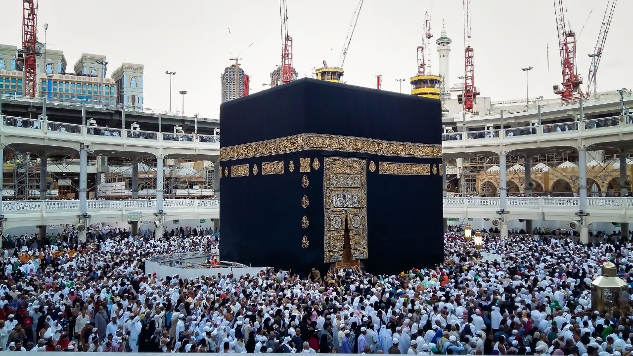 How Early Should You Book Umrah Packages from Bangladesh?