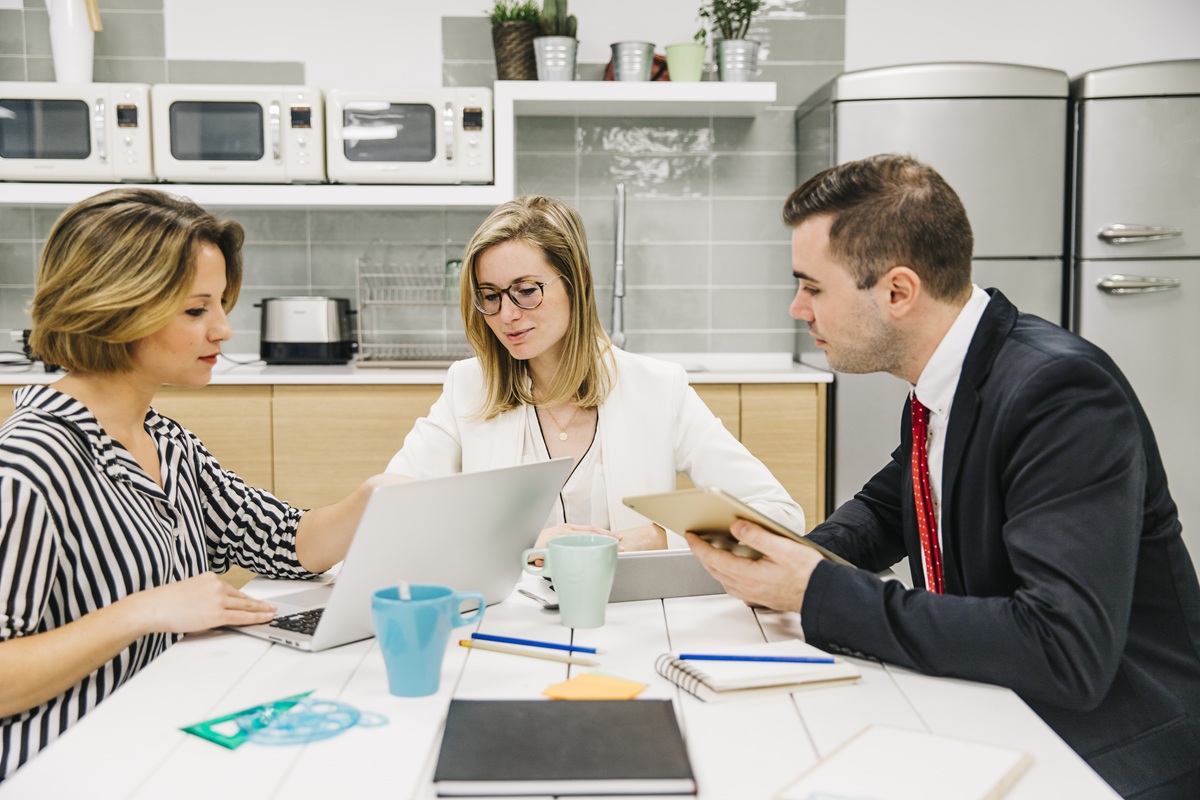 Smart Growth Starts Here: Why Business Consultants for Small Businesses Matter in 2025