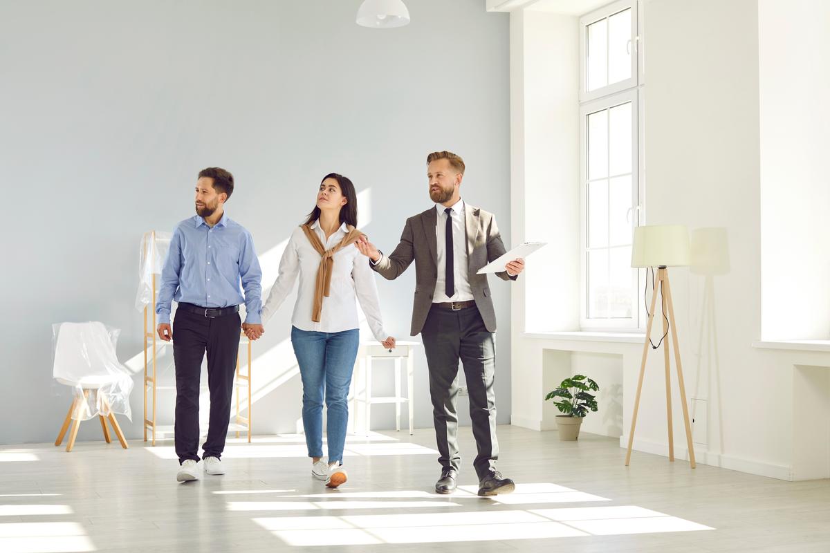 Signs You Need a Property Buying Agent for Your Dream Home
